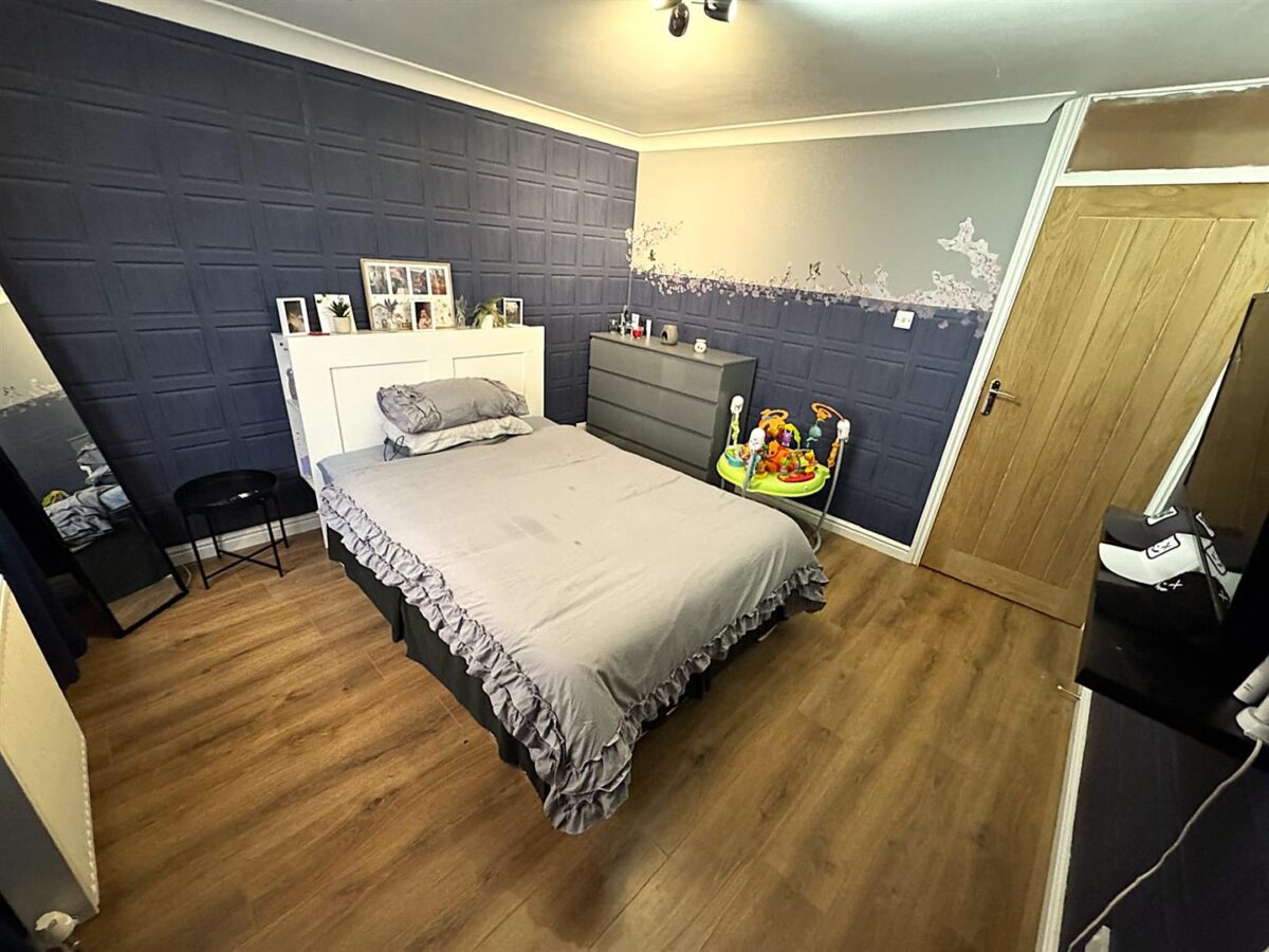 Jura Close, Corby