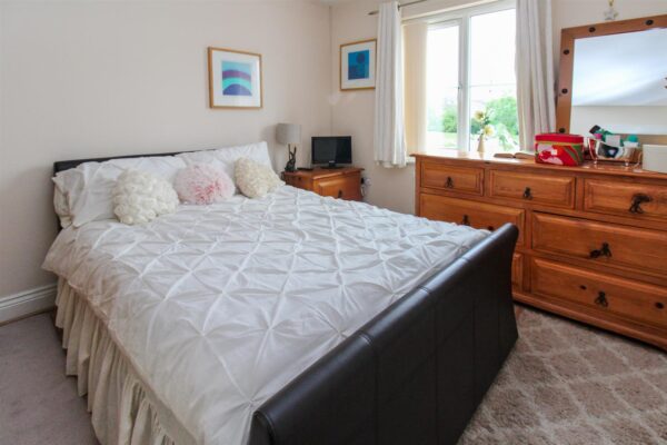 Dunnock Road, Corby