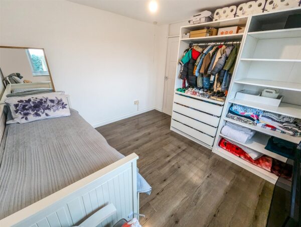 Counts Farm Road, Corby
