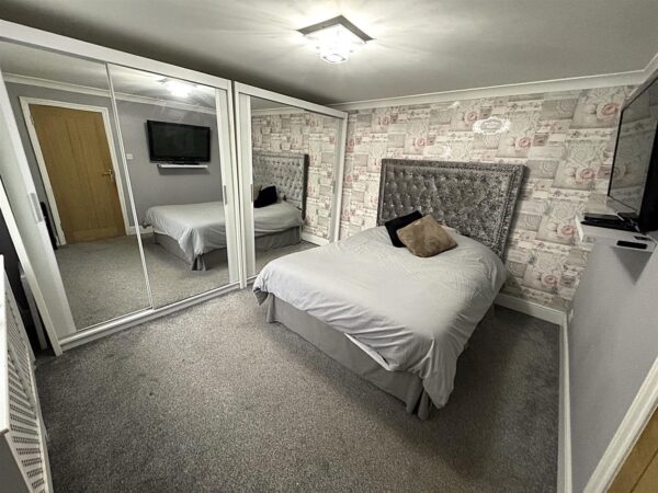 Jura Close, Corby
