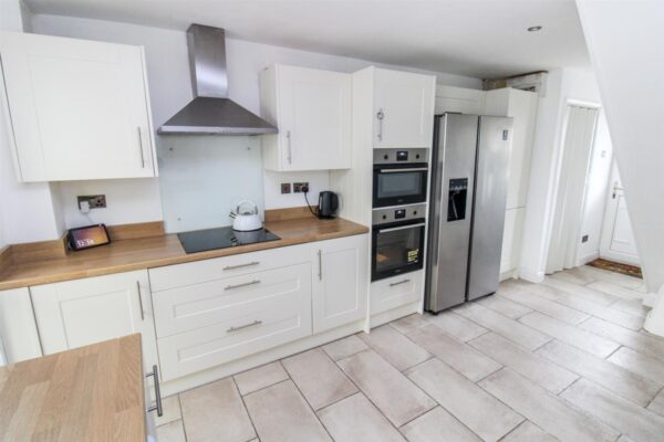Farmstead Road, Corby