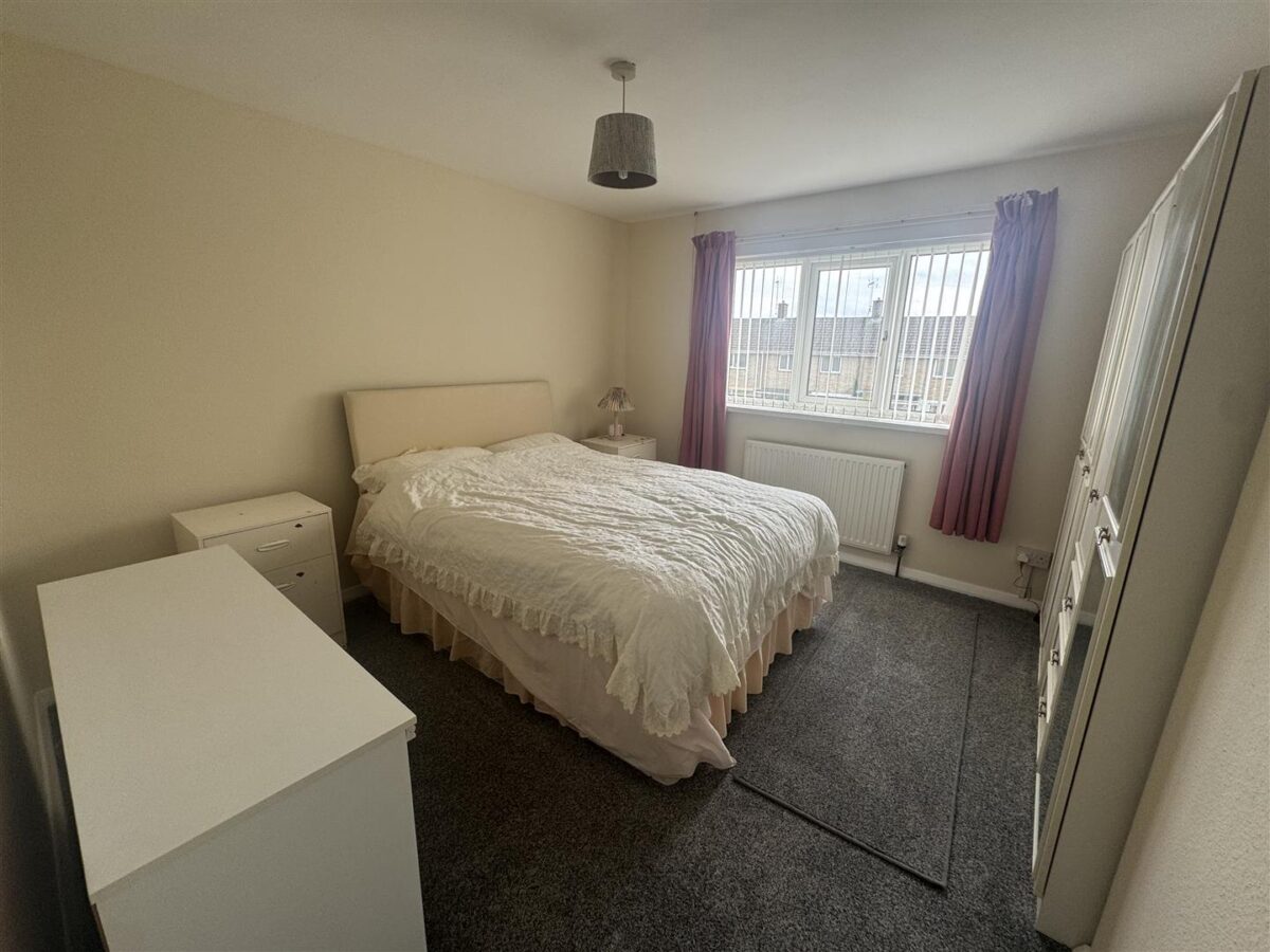 Farmstead Road, Corby
