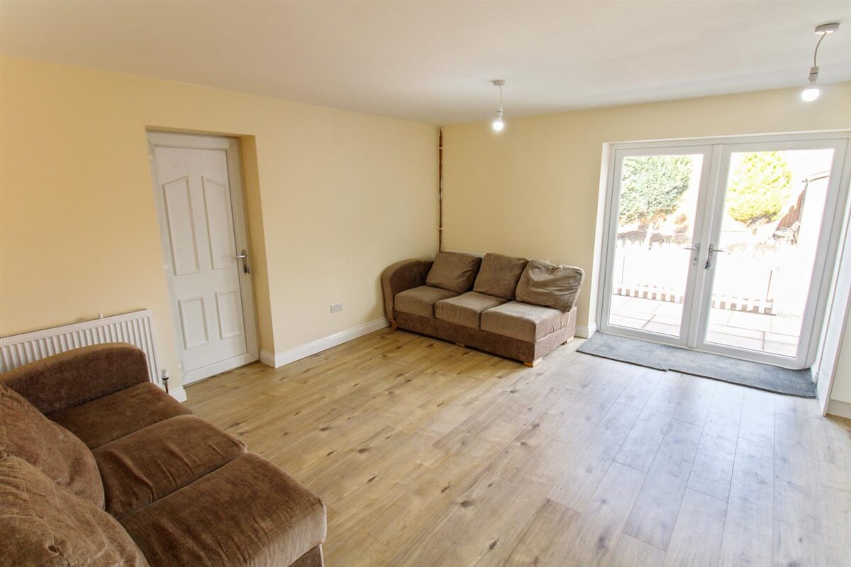 Lodge Green Road, Corby