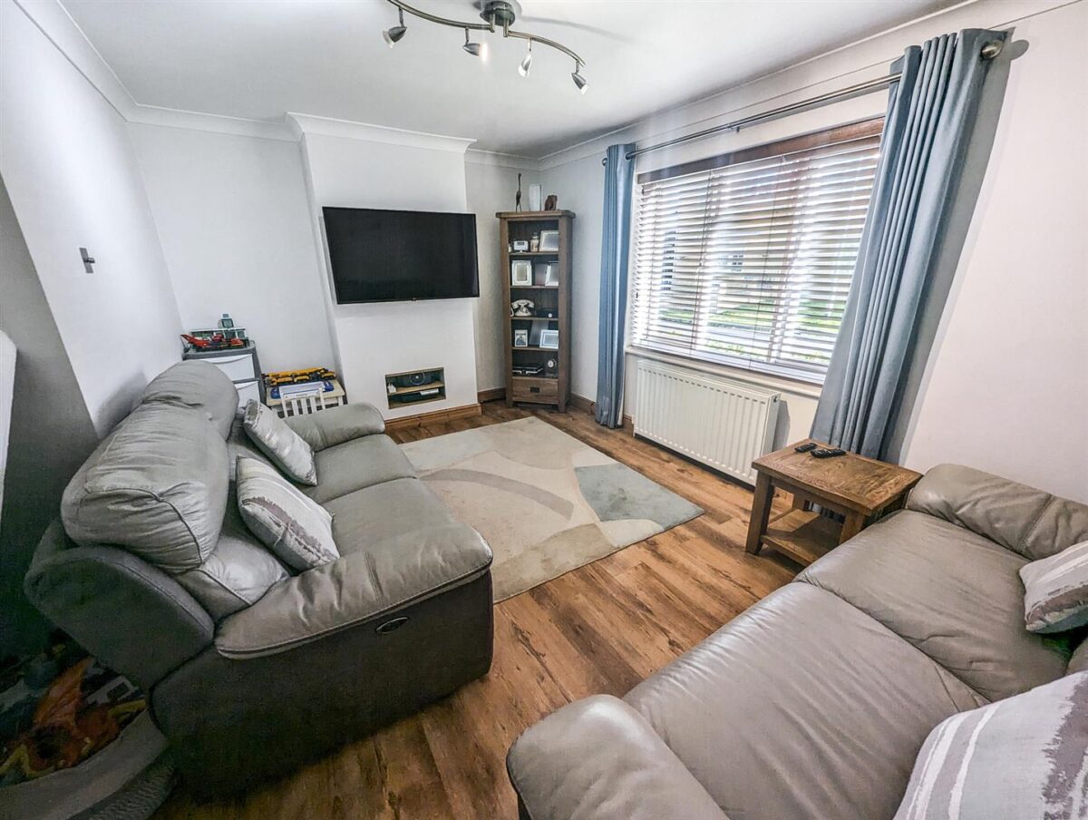 Larch Road, Corby