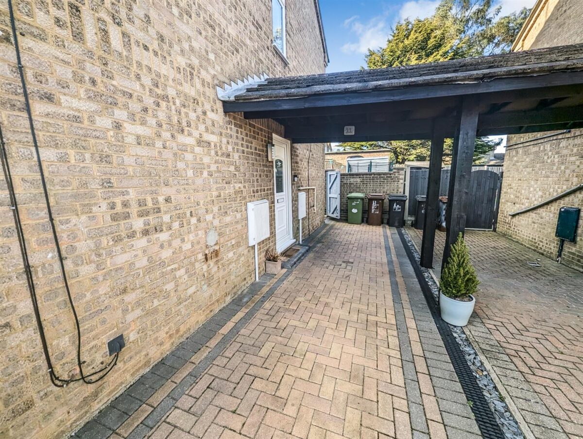 Larch Road, Corby