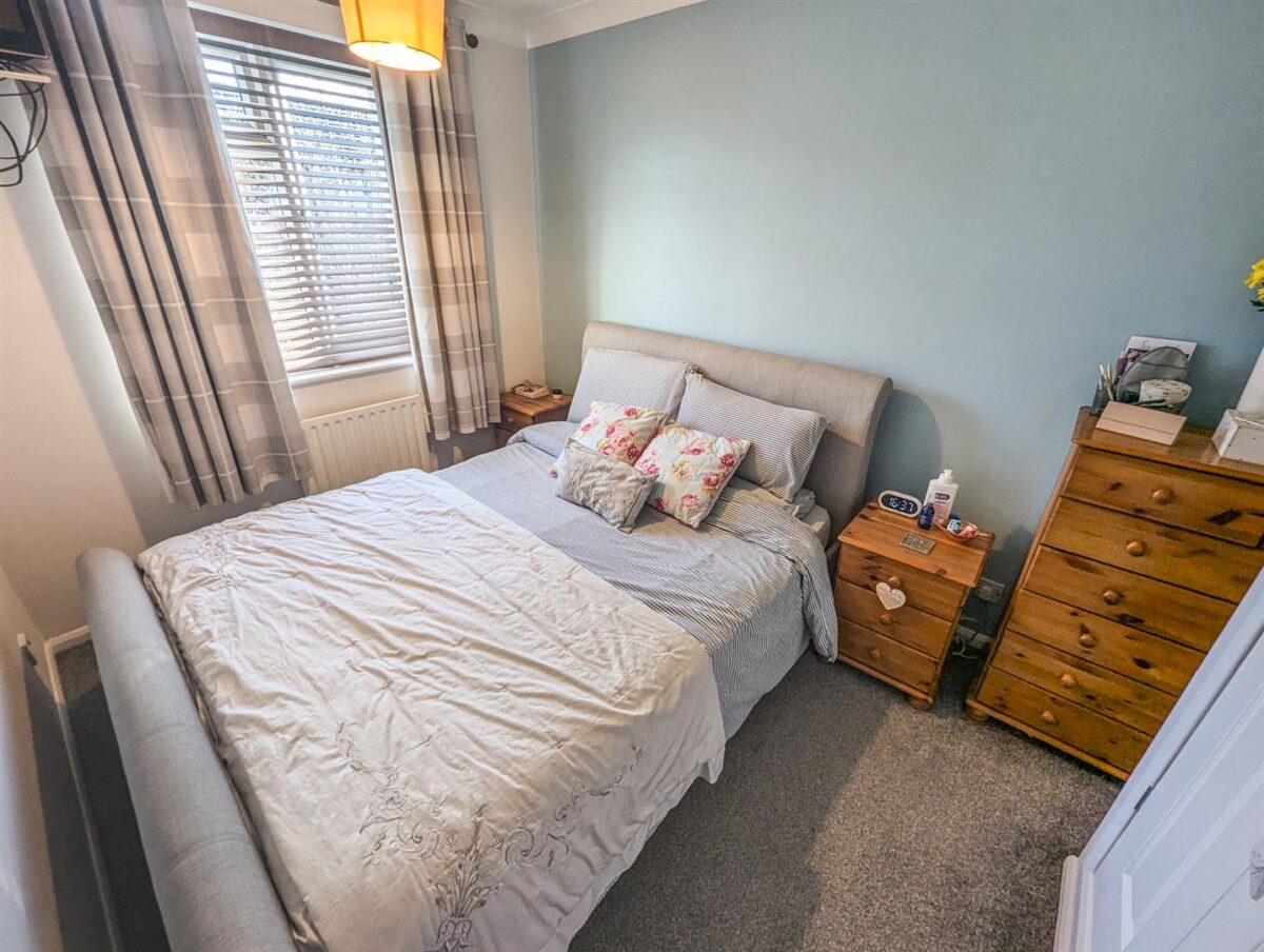 Larch Road, Corby