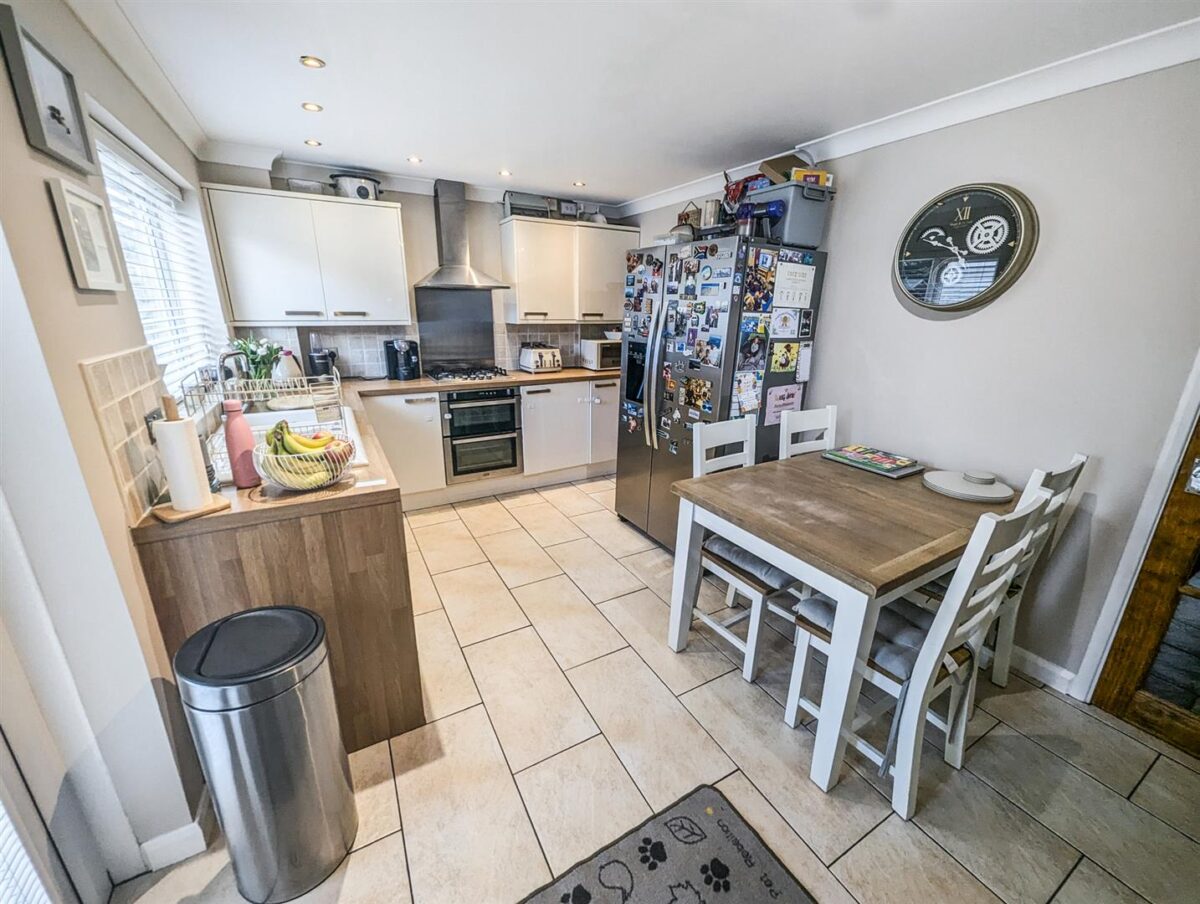 Larch Road, Corby