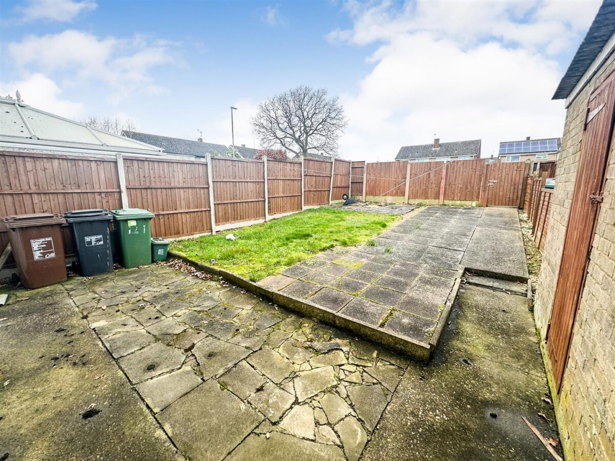 Farmstead Road, Corby