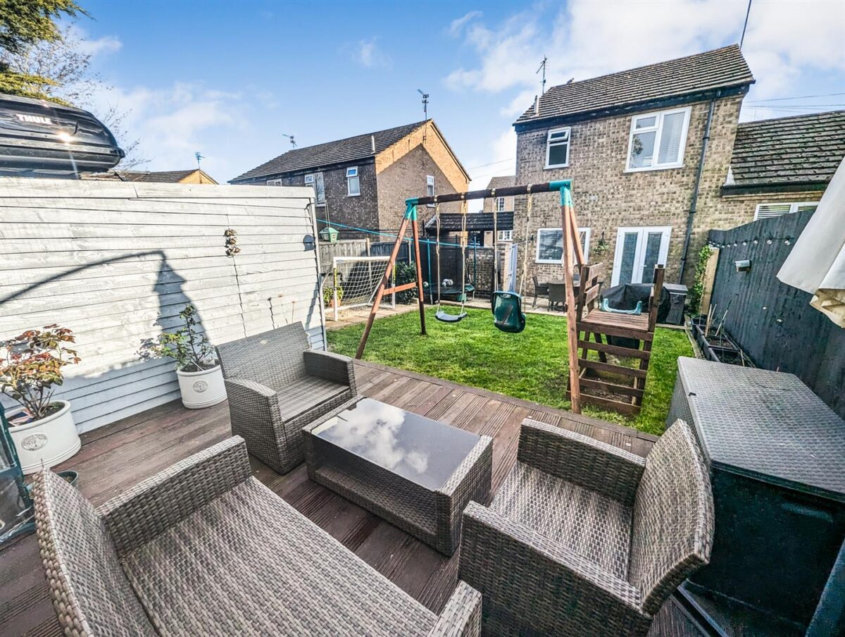 Larch Road, Corby