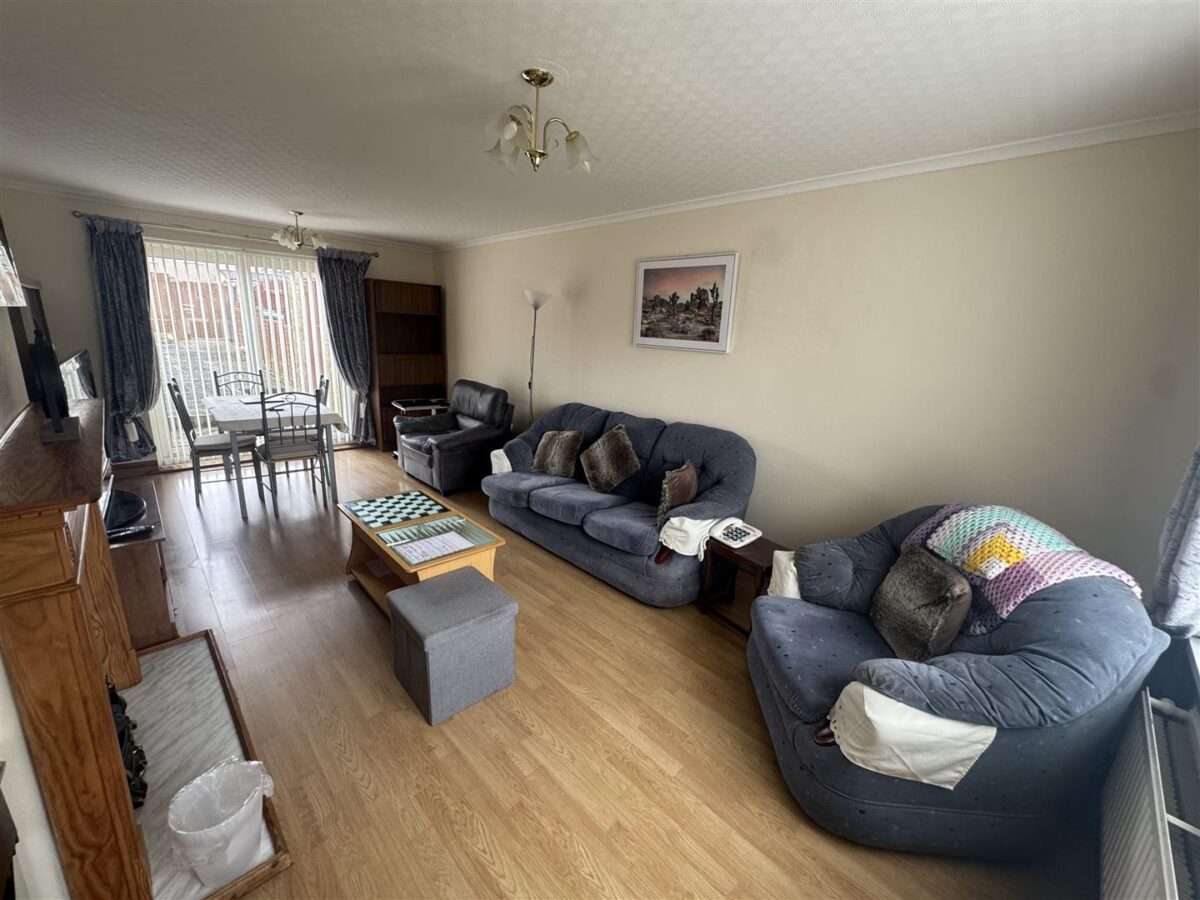 Farmstead Road, Corby