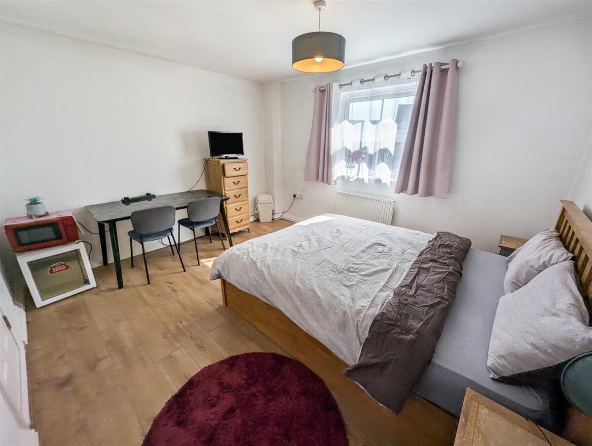 Flatford Close, Corby