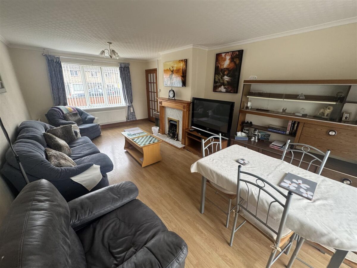 Farmstead Road, Corby