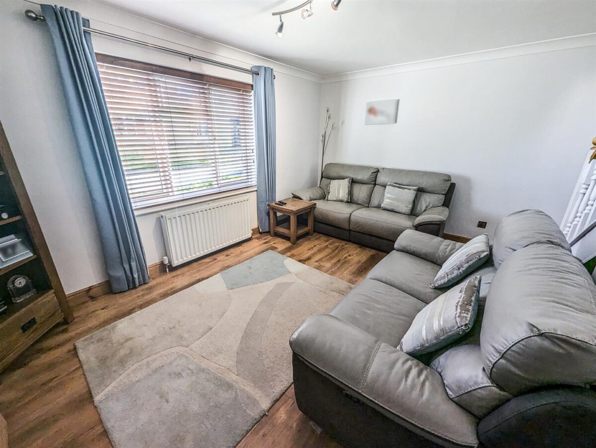 Larch Road, Corby
