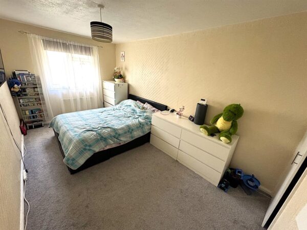 Shire Road, Corby