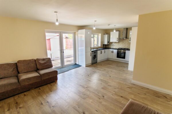 Lodge Green Road, Corby