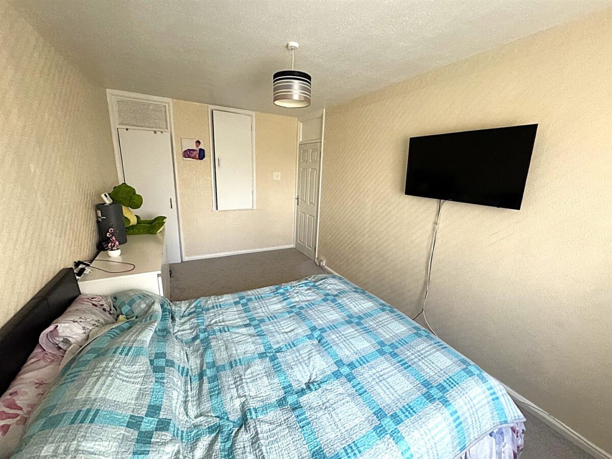 Shire Road, Corby