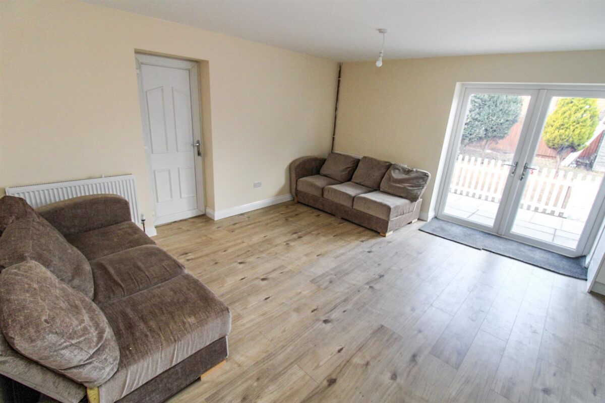 Lodge Green Road, Corby