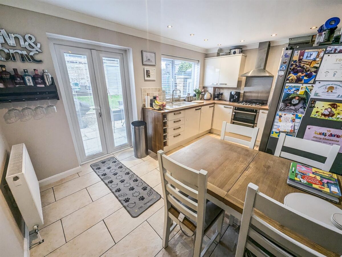 Larch Road, Corby