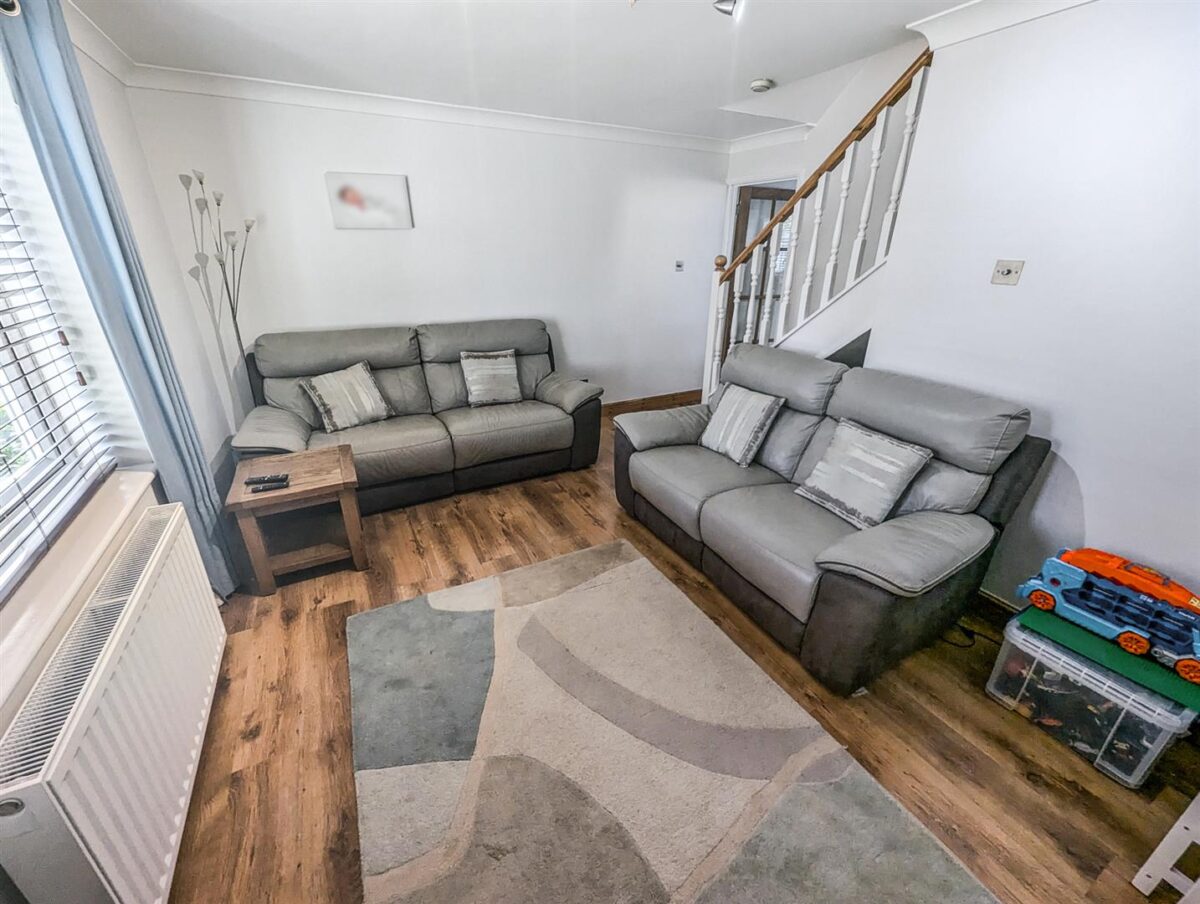 Larch Road, Corby