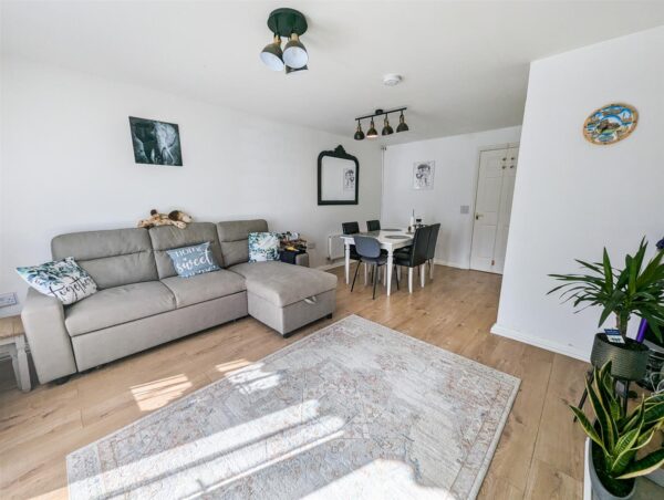 Flatford Close, Corby