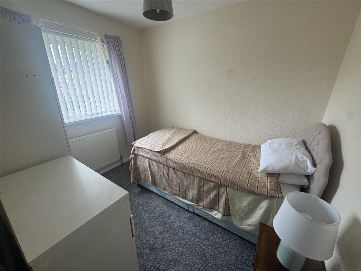 Farmstead Road, Corby
