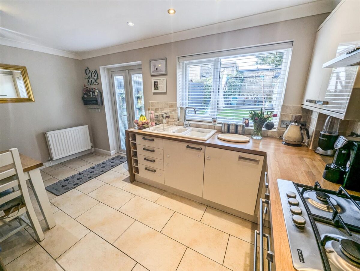 Larch Road, Corby