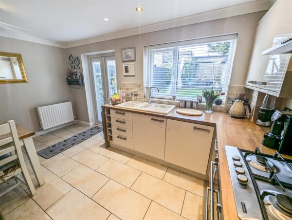 Larch Road, Corby