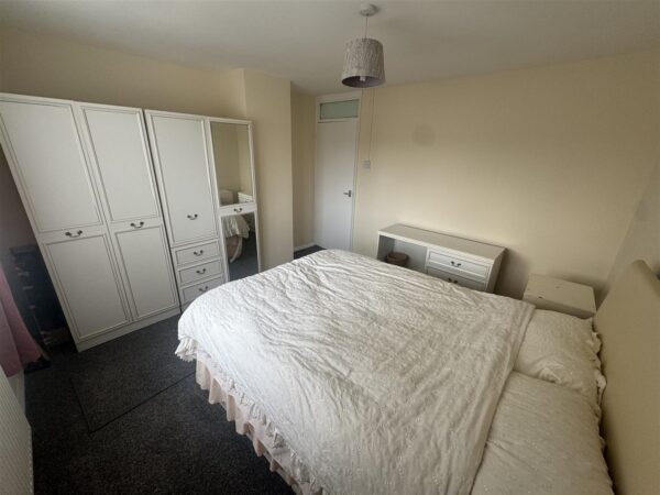 Farmstead Road, Corby