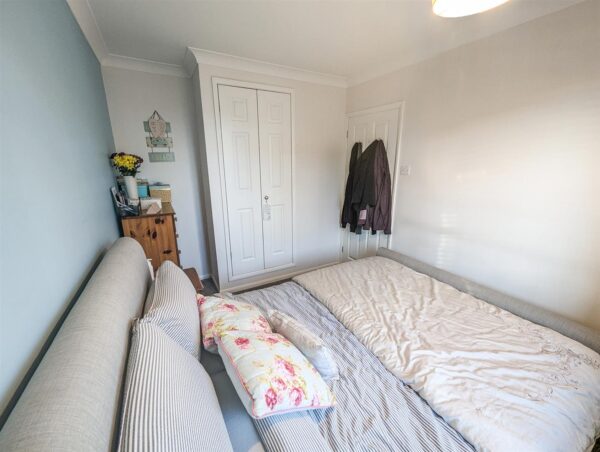Larch Road, Corby