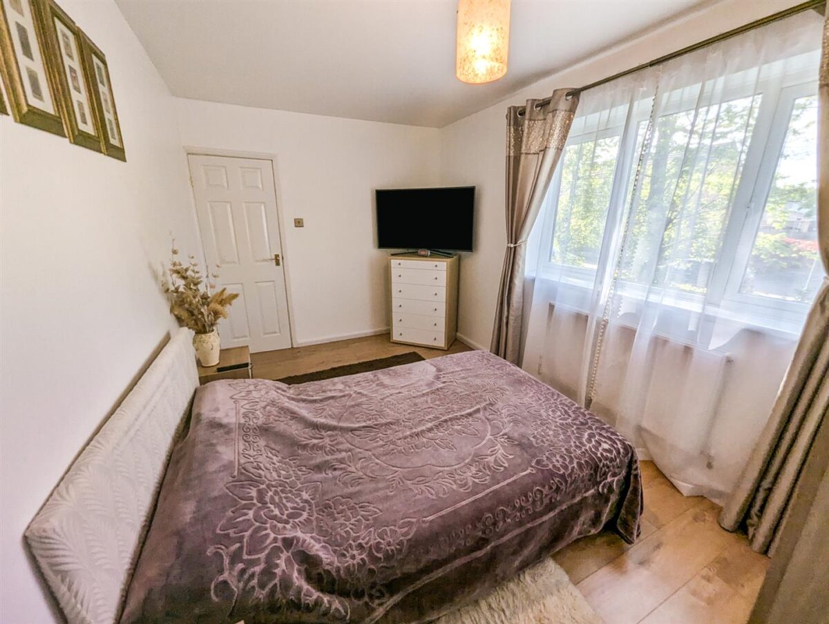 Willow Brook Road, Corby