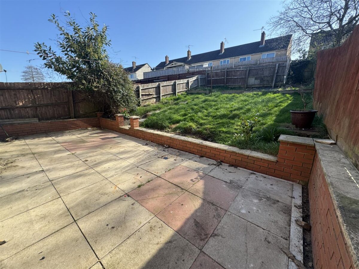 Counts Farm Road, Corby