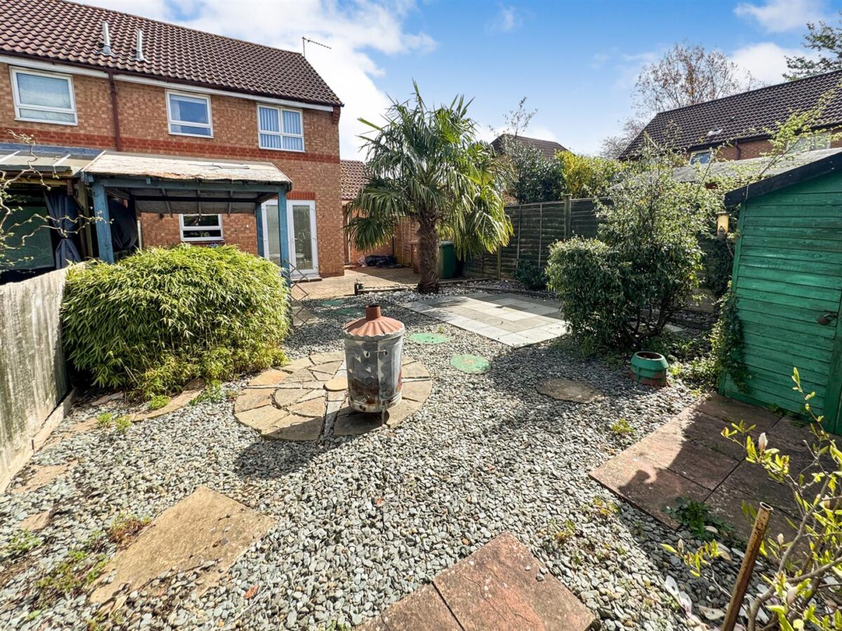 Tay Close, Corby