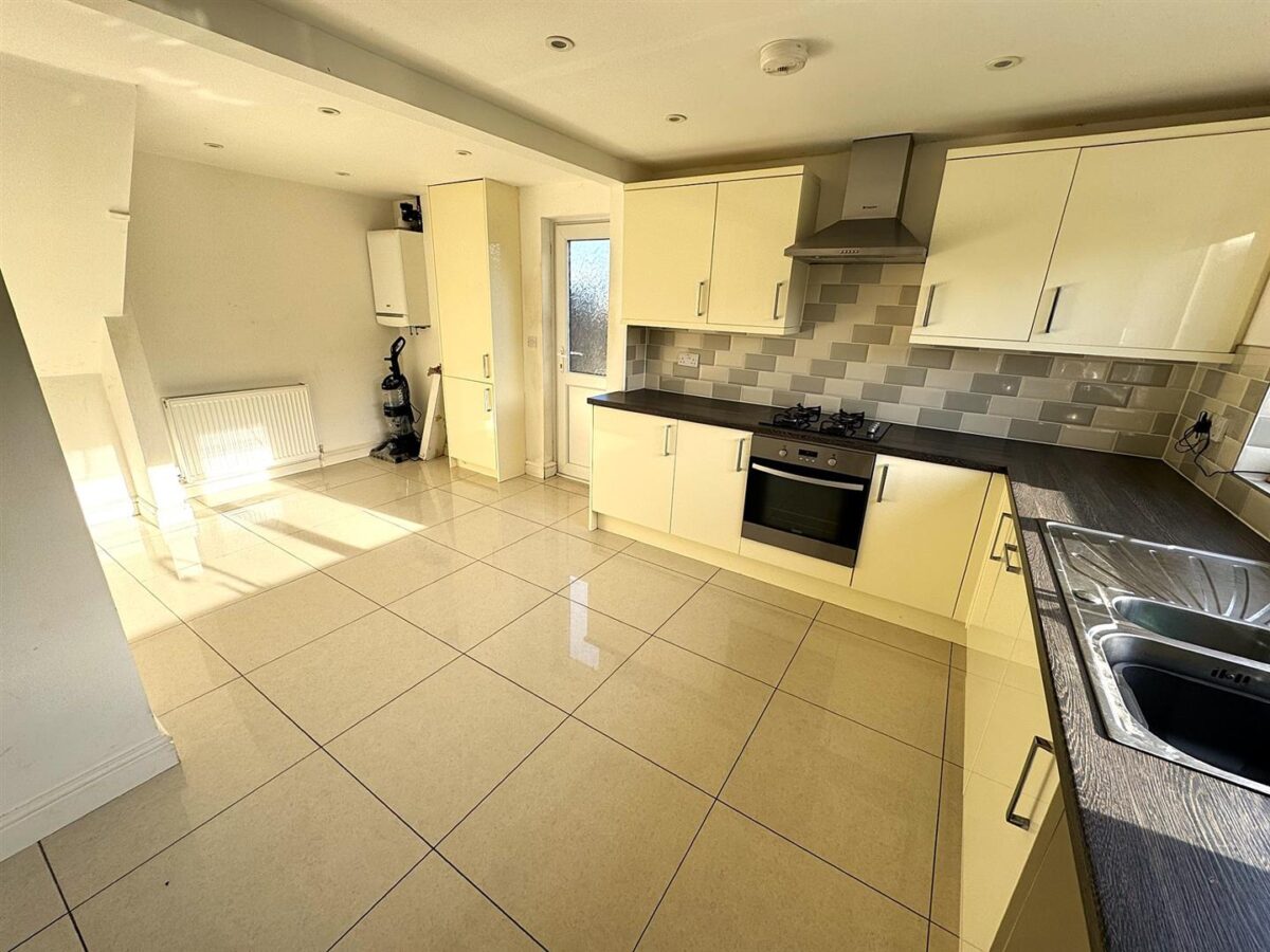 Cam Close, Corby