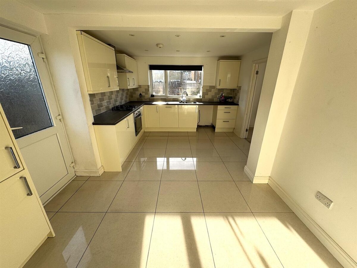 Cam Close, Corby