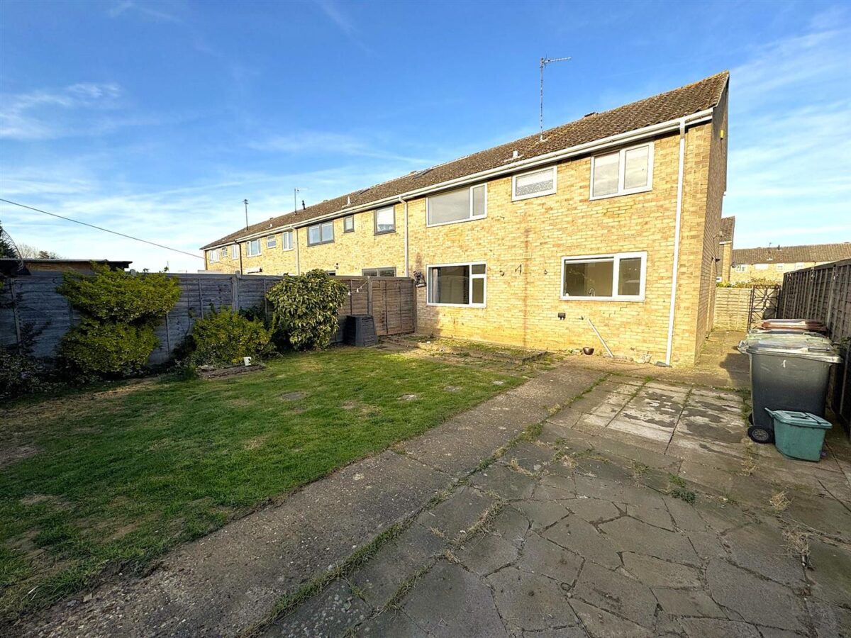 Cam Close, Corby