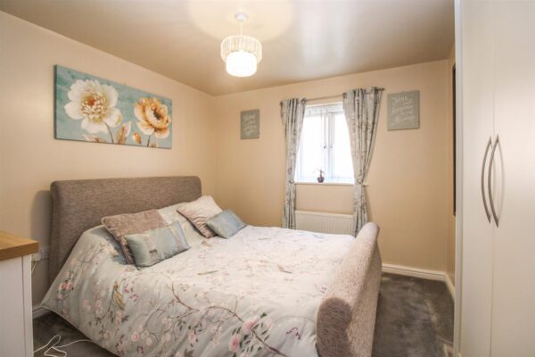 Fieldfare Close, Corby