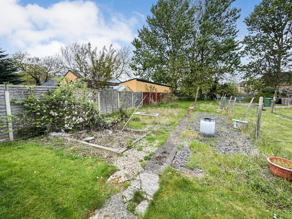 Willow Brook Road, Corby