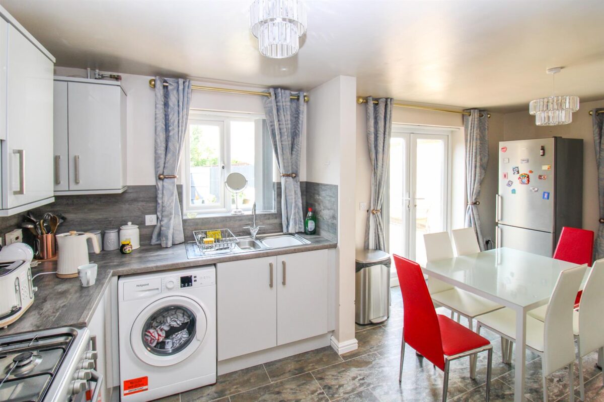 Fieldfare Close, Corby