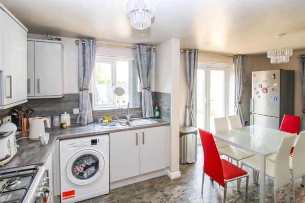 Fieldfare Close, Corby
