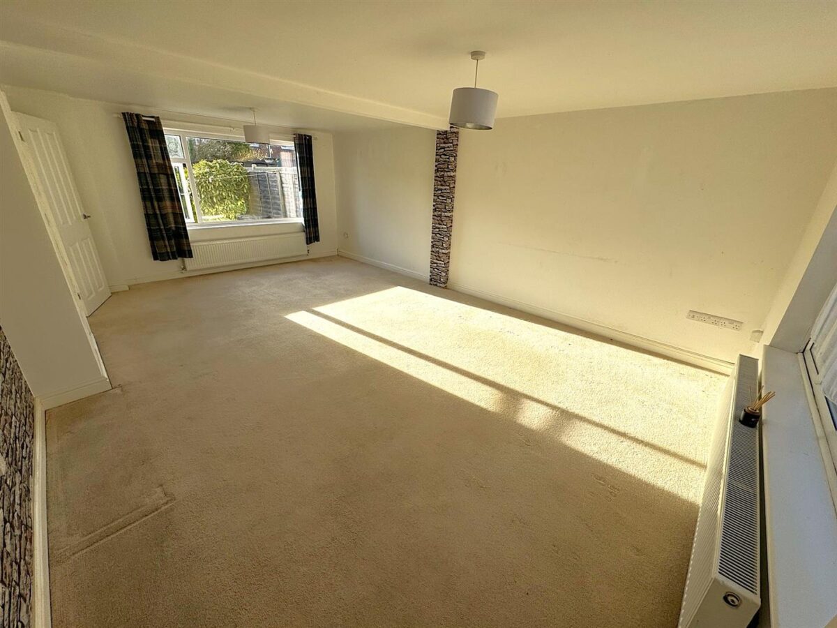 Cam Close, Corby
