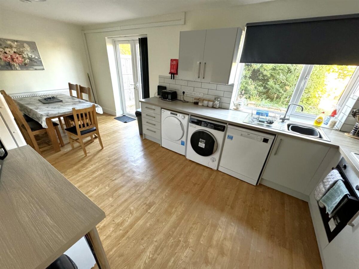 Willow Brook Road, Corby