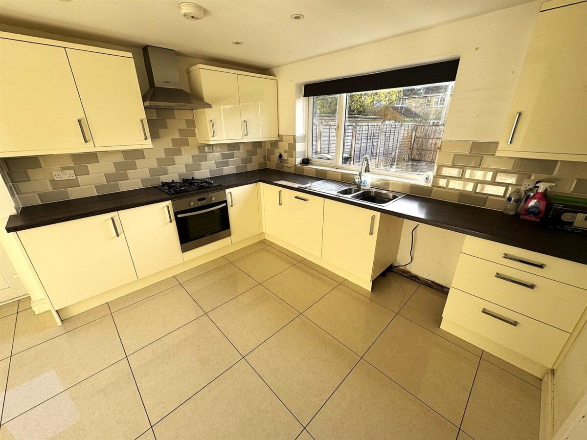Cam Close, Corby