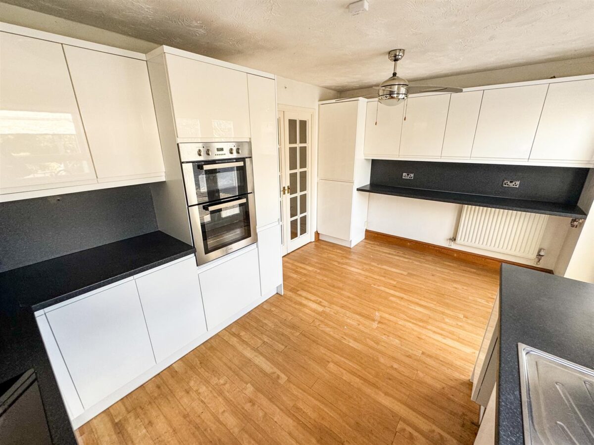 Tay Close, Corby