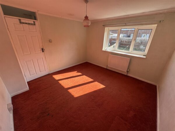 Counts Farm Road, Corby