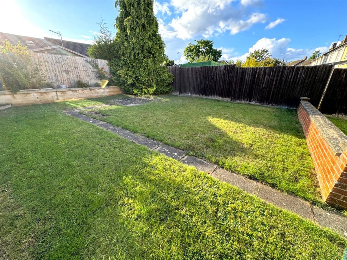Willow Brook Road, Corby