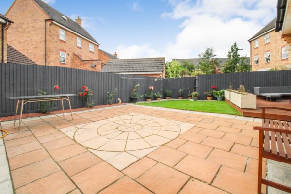 Fieldfare Close, Corby