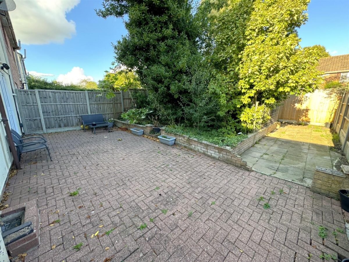 Willow Brook Road, Corby
