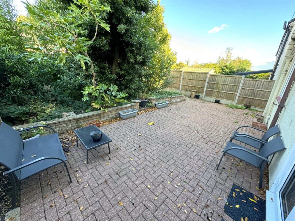 Willow Brook Road, Corby