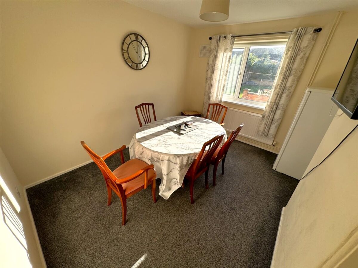 Willow Brook Road, Corby