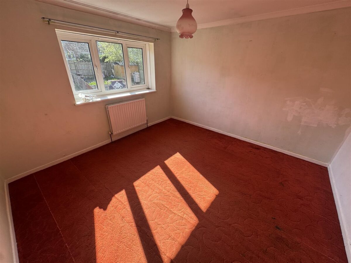 Counts Farm Road, Corby